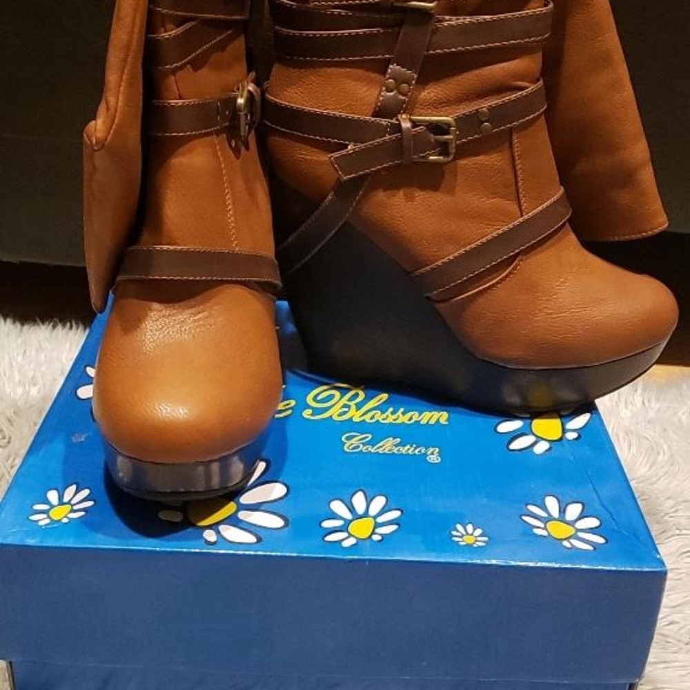 Wedge boots